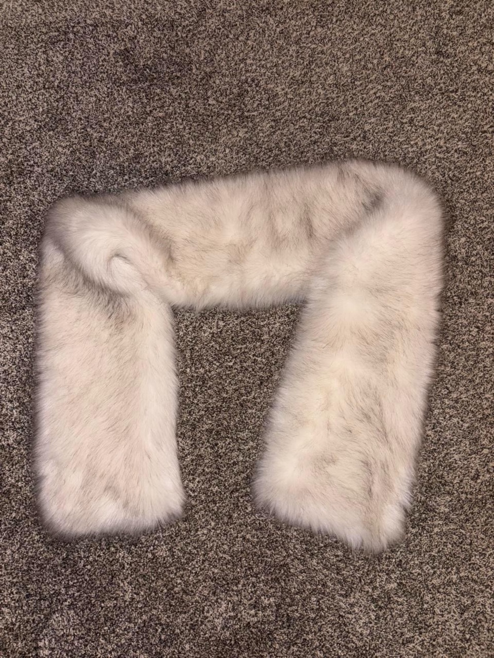 White arctic fox faux fur scarf with satin lining
